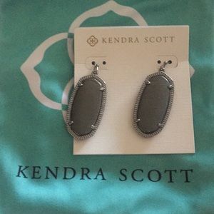 New "Elle" Kendra Scott Graphite Grey